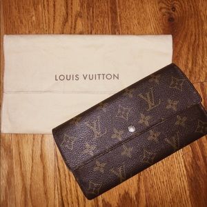 Louis Vuitton Accordion Style Wallet